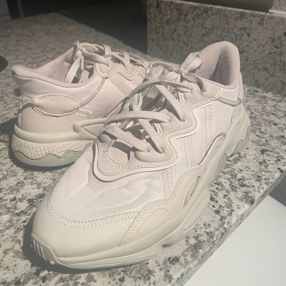 Adidas Originals Ozweego Casual Sneakers